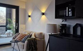 Modern Apartment Near Tampereen Messukeskus, With Own Private And Free Parking